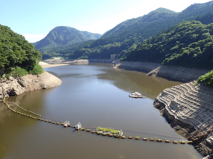2025年7月29日(9：00時点)の鳴子ダムの様子。山肌があらわに。